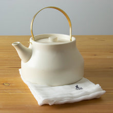 画像をギャラリービューアに読み込む, まろやかなお湯。静かな沸騰の音でやさしい生活が過ごせる 陶のやかん