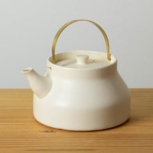 画像をギャラリービューアに読み込む, まろやかなお湯。静かな沸騰の音でやさしい生活が過ごせる 陶のやかん