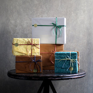 プレゼントを渡す時に便利な紙袋・ギフトボックス