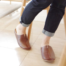 画像をギャラリービューアに読み込む, 靴屋さんがつくった室内を”歩く”ことを考えたスリッパ room's(ルームズ)