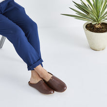 画像をギャラリービューアに読み込む, 靴屋さんがつくった室内を”歩く”ことを考えたスリッパ room's(ルームズ)