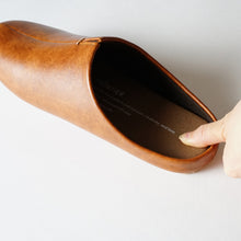 画像をギャラリービューアに読み込む, 靴屋さんがつくった室内を”歩く”ことを考えたスリッパ room's(ルームズ)