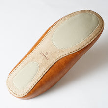 画像をギャラリービューアに読み込む, 靴屋さんがつくった室内を”歩く”ことを考えたスリッパ room's(ルームズ)
