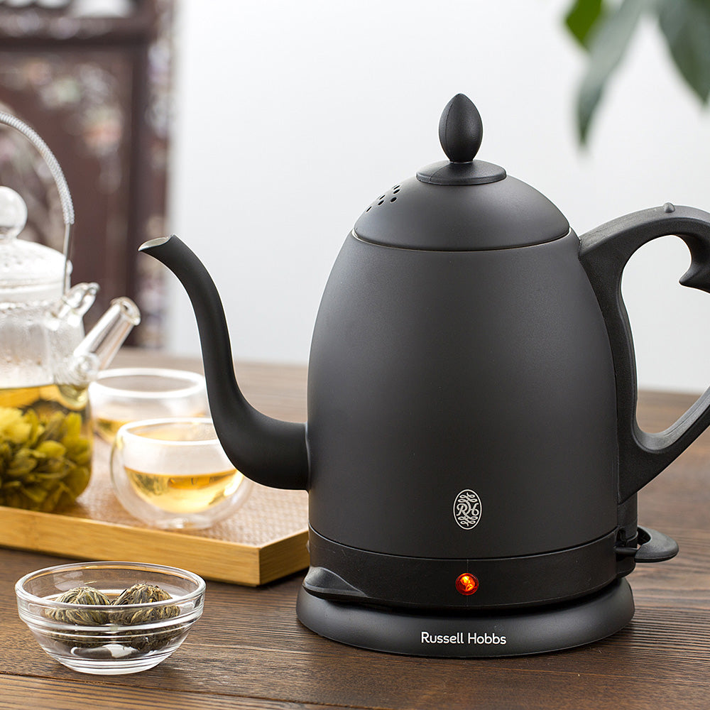 長年愛されるクラシックでお洒落な電気ケトル Russell Hobbs Cafe