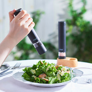 ハンディサイズでコンパクトな電動ミル Russell Hobbs Salt & Pepper Mill Mini(ラッセルホブス ソルト&ペッパー ミニ)