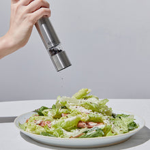 画像をギャラリービューアに読み込む, ハンディサイズでコンパクトな電動ミル Russell Hobbs Salt & Pepper Mill Mini(ラッセルホブス ソルト&ペッパー ミニ)