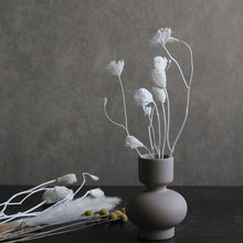 画像をギャラリービューアに読み込む, 花が感じる 陶器の優しさと 美しさ。ラバー塗装された一輪挿し Selene(セリーン)