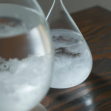 画像をギャラリービューアに読み込む, 天候の変化で結晶の形が変わる しずく型のオブジェ Tempo Drop mini(テンポ ドロップ ミニ)