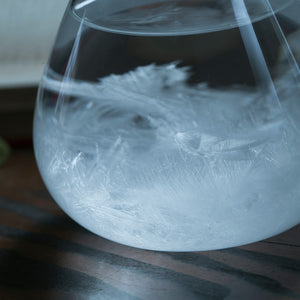 天候の変化で結晶の形が変わる しずく型のオブジェ Tempo Drop mini(テンポ ドロップ ミニ)