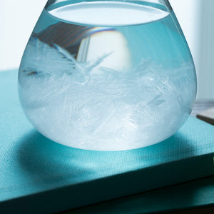 天候の変化で結晶の形が変わる しずく型のオブジェ Tempo Drop mini(テンポ ドロップ ミニ)