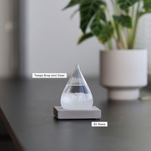 画像をギャラリービューアに読み込む, 天候の変化で結晶の形が変わる しずく型のオブジェ Tempo Drop mini(テンポ ドロップ ミニ)