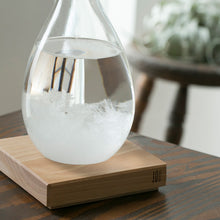 画像をギャラリービューアに読み込む, 天候の変化で結晶の形が変わる しずく型のオブジェ Tempo Drop(テンポ ドロップ)