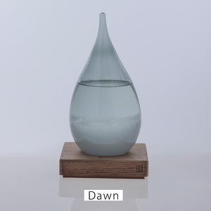 天候の変化で結晶の形が変わる しずく型のオブジェ Tempo Drop(テンポ ドロップ)