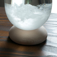 画像をギャラリービューアに読み込む, 天候の変化で結晶の形が変わる たまご型のオブジェ Tempo Pulse(テンポ パルス)