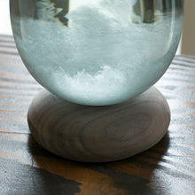 画像をギャラリービューアに読み込む, 天候の変化で結晶の形が変わる たまご型のオブジェ Tempo Pulse(テンポ パルス)