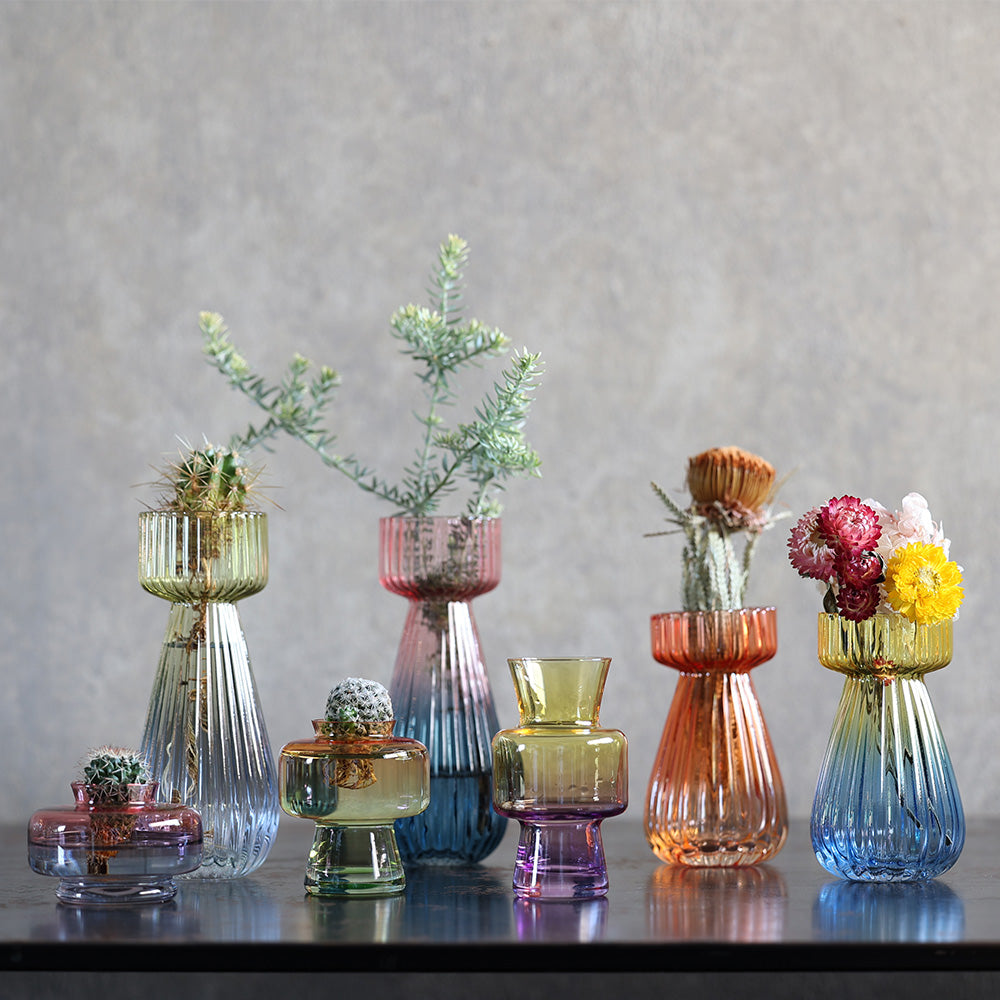 光と影の変化が美しい機能性を備えた多目的ベース TONE FLOWER VASE（トーン フラワー ベース） – MAG. online shop