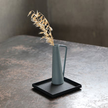 画像をギャラリービューアに読み込む, アイアンの質感が特徴的 Valente Unpo(ヴァレンテ ウンポ)