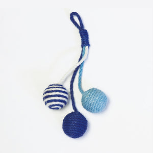 壁やドアノブに掛けられるペット用おもちゃ JUTE ROPE TOY