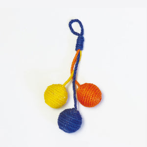 壁やドアノブに掛けられるペット用おもちゃ JUTE ROPE TOY
