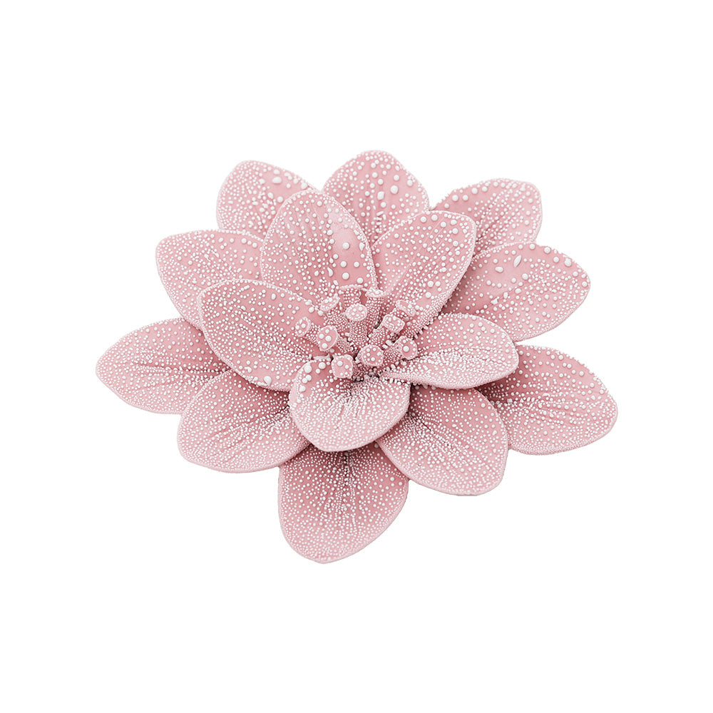 重厚な質感の中に、精密な造形美が際立つ異世界に咲くオブジェ Abyssal