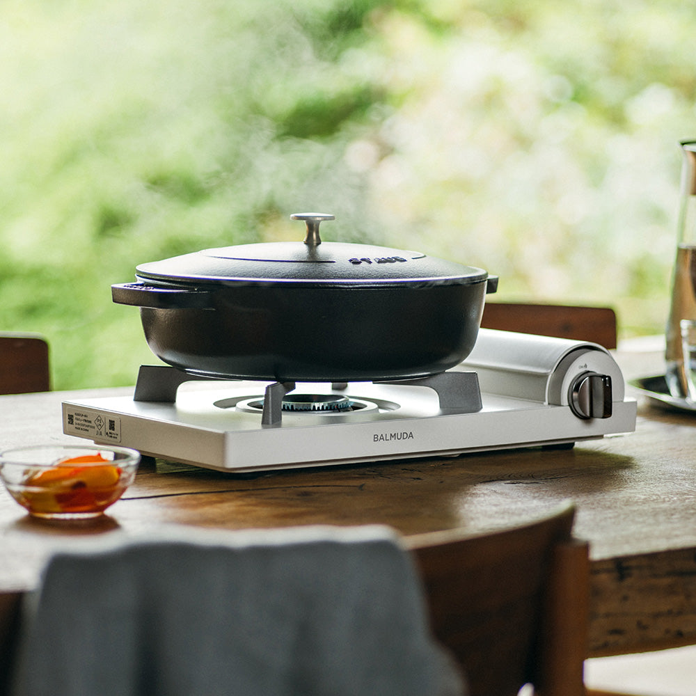 テーブルで楽しむ料理の可能性を広げるカセットコンロ BALMUDA Table