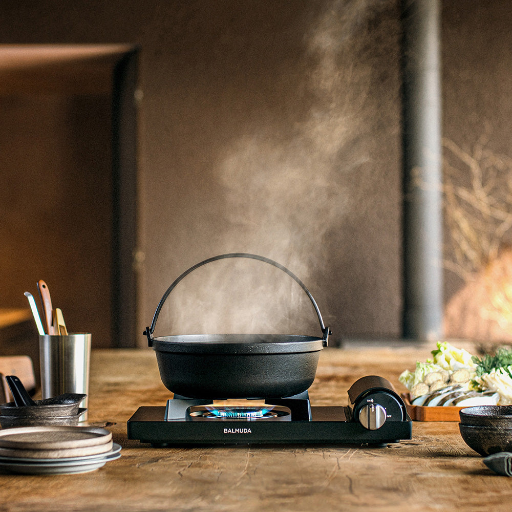 テーブルで楽しむ料理の可能性を広げるカセットコンロ BALMUDA