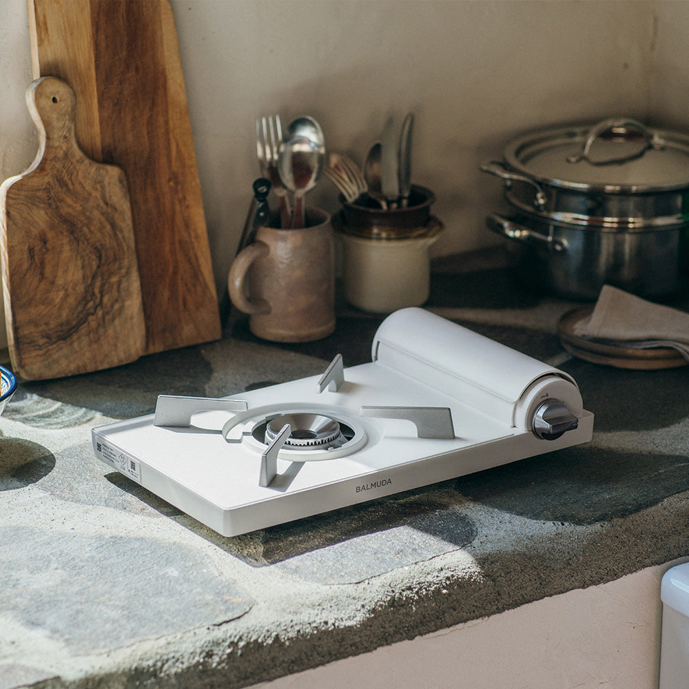 テーブルで楽しむ料理の可能性を広げるカセットコンロ BALMUDA Table