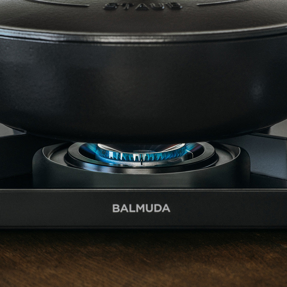 テーブルで楽しむ料理の可能性を広げるカセットコンロ BALMUDA Table
