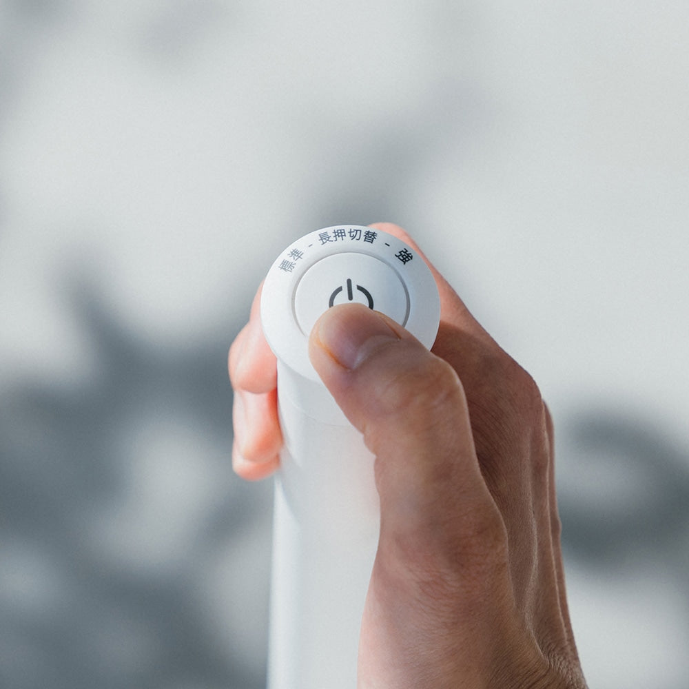 【2022年製】BALMUDA The Cleaner Lite CO2A-WH 毎日の掃除が変わる 進化したホバー式クリーナー BALMUDA The Cleaner