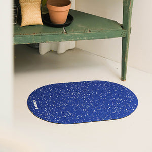 ダイナミックな色彩とパターンが印象的なフットマット BANACO SPLASH FOOT MAT