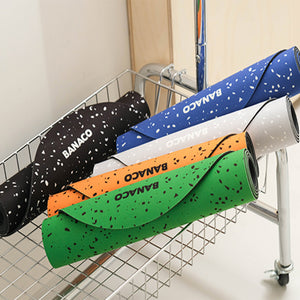 ダイナミックな色彩とパターンが印象的なフットマット BANACO SPLASH FOOT MAT