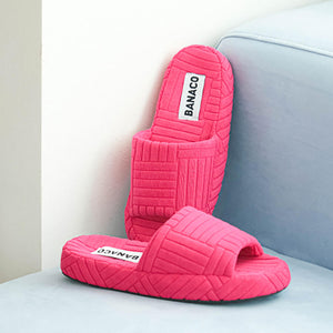やわらかいテリー素材でふんわりした快適な履き心地のスリッパ BANACO VIVID TERRY ROOM SLIPPER
