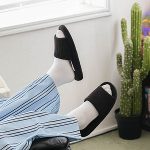やわらかいテリー素材でふんわりした快適な履き心地のスリッパ BANACO VIVID TERRY ROOM SLIPPER
