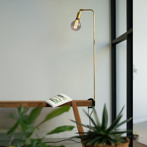 挟むだけで誰でも簡単に取り付けられる BARDEN CLAMP LAMP（バーデン クランプ ランプ）