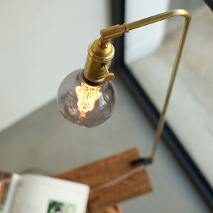 挟むだけで誰でも簡単に取り付けられる BARDEN CLAMP LAMP（バーデン クランプ ランプ）