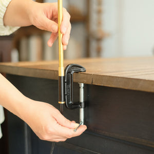 挟むだけで誰でも簡単に取り付けられる BARDEN CLAMP LAMP（バーデン クランプ ランプ）
