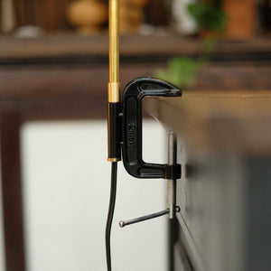 挟むだけで誰でも簡単に取り付けられる BARDEN CLAMP LAMP（バーデン クランプ ランプ）