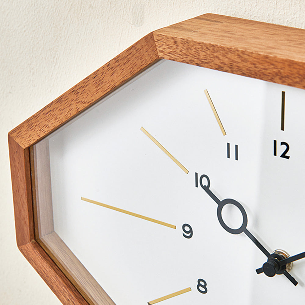 8角形のフォルムがレトロな趣を感じさせるウォールクロック Belmonte