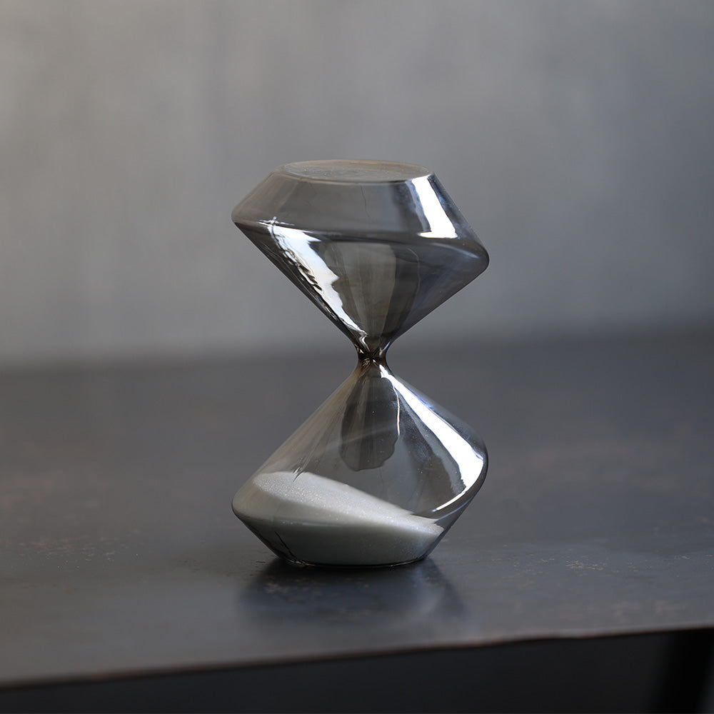 新しい形状と美しさを持つガラス製 砂時計 Benedikt（ベネディクト