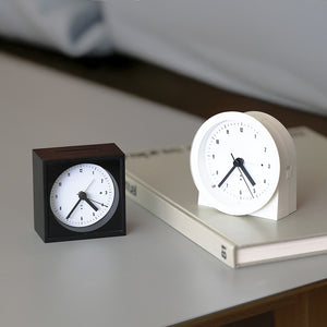 最小限で正確に 生活に溶け込むミニマルな電波時計 BEZEL（ベゼル）