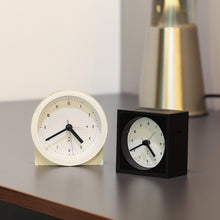 画像をギャラリービューアに読み込む, 最小限で正確に 生活に溶け込むミニマルな電波時計 BEZEL（ベゼル）
