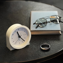 画像をギャラリービューアに読み込む, 最小限で正確に 生活に溶け込むミニマルな電波時計 BEZEL（ベゼル）
