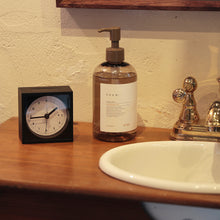 画像をギャラリービューアに読み込む, 最小限で正確に 生活に溶け込むミニマルな電波時計 BEZEL（ベゼル）
