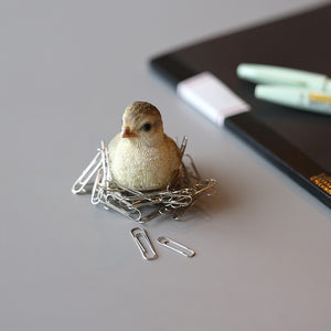 巣の中で親鳥の帰りを待つ雛鳥のオブジェ BIRDIE BILL BABY（バーディ ビル ベビー）