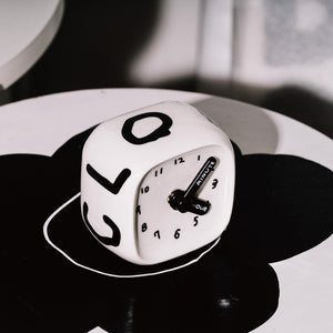 【予約商品】手のひらサイズの愛らしいキューブ型デスククロック Bmix Studio INAP EDITION CUBE CLOCK
