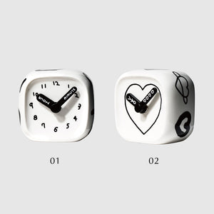 【予約商品】手のひらサイズの愛らしいキューブ型デスククロック Bmix Studio INAP EDITION CUBE CLOCK