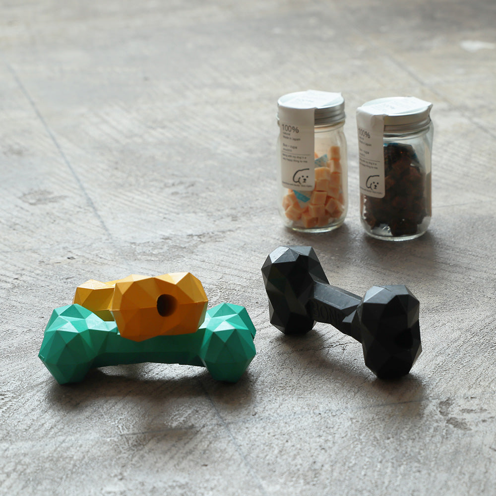 見た目はカクカク、噛み心地はしっかりフィットするおもちゃ BONE BONE