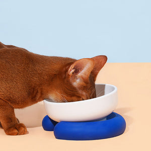 お椀口が大きく 顔の大きい猫ちゃんも食べやすい BOWL BASE
