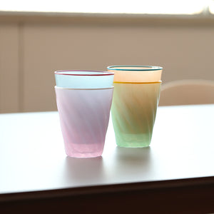 シンプルな形で洗いやすく、スタッキングが可能なグラス BRIM（ブリム）