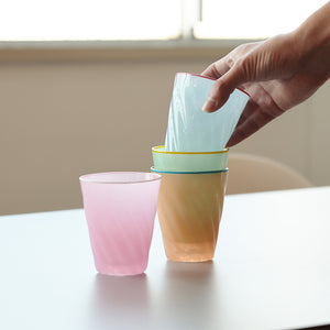 シンプルな形で洗いやすく、スタッキングが可能なグラス BRIM（ブリム）